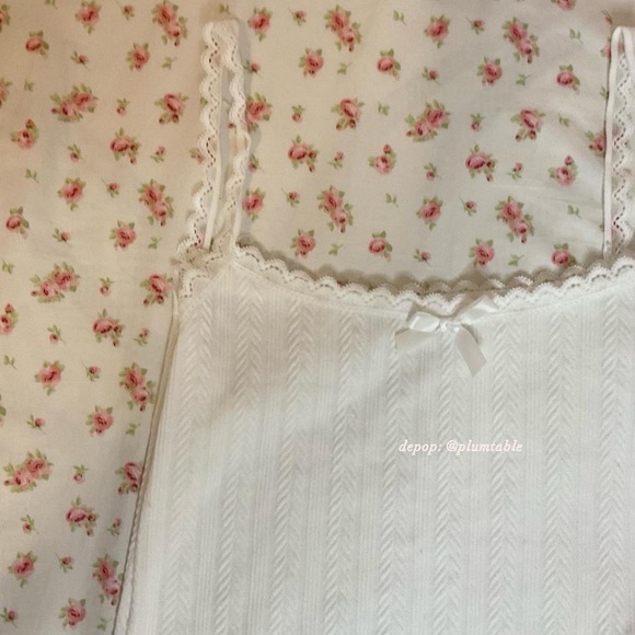 Coquette Lace Camisole - Picture 4 of 4